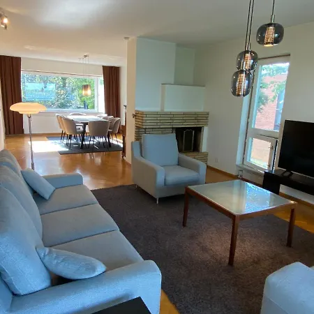 Apartment Kolme Makuuhuonetta Merenrannalla Lauttasaaressa *