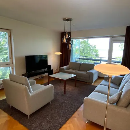 Apartment Kolme Makuuhuonetta Merenrannalla Lauttasaaressa *