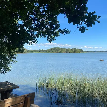 Apartament Kolme Makuuhuonetta Merenrannalla Lauttasaaressa *