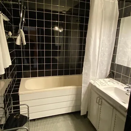 Gella Luoteisvaeylae 27 * Helsinki